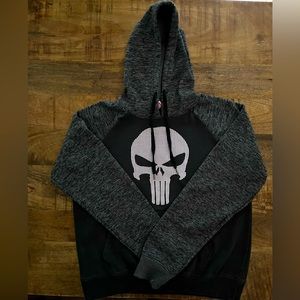 Marvel Skull men’s sweatshirt. Preowned in good condition. Natural fading.